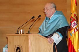 Investidura como Doctor "Honoris Causa" de D. Alfonso Canales Pérez Bryan por la Universidad de Málaga. Salón de Actos del Rectorado. Mayo de 2005