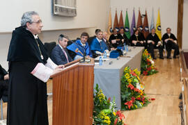 José Ángel Narváez en la imposición de la Medalla de Oro de la Universidad de Málaga a Dª. Adelaida de la Calle Martín. Paraninfo. Mayo de 2016
