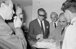 Málaga. Degustación con motivo de la inauguración y bendición del obrador de la confitería La Imperial. Junio de 1963