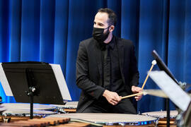 Percusionista. Concierto de Bandas Sonoras de la 31 edición de Fancine de la Universidad de Málaga. Auditorio de la Escuela Técnica de Ingeniería de Telecomunicaciones e Informática. Noviembre de 2021