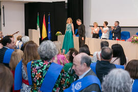 La soprano Ascensión Padilla y el pianista Ernesto Gabaldón tras su actuación. Graduación y clausura del curso del Aula de Mayores de la Universidad de Málaga. Campus de Teatinos. Junio de 2018