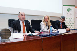 Eugenio Luque, María Jesús Morales, y José Manuel Domínguez en el homenaje de Unicaja a la Facultad de Económicas. Paraninfo. Abril 2015