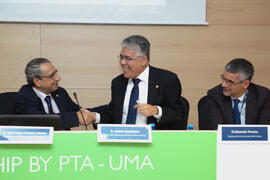 José Ángel Narváez, Anísio Brasileiro y Eduardo Pereira en la Asamblea General del grupo Tordesillas. Edificio The Green Ray. Octubre de 2015