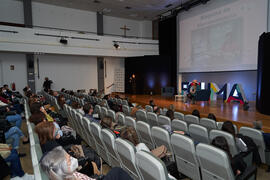 Dialogando sobre "cómo convertir tus dramas en una bonita historia" con Raquel Haro. Facultad de Psicología y Logopedia de la Universidad de Málaga. Febrero de 2022