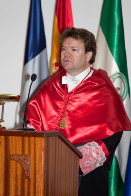 Investidura como Doctor "Honoris Causa" de D. Vicenç Navarro por la Universidad de Málaga. Paraninfo. Diciembre de 2009