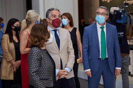 Mariluz Reguero, Elías Bendodo y José Francisco Salado. Inauguración de la exposición "Eugenio Chicano Siempre". Museo de Málaga. Mayo de 2021