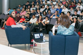 Chema Alonso en la conferencia "Dialogando". Salón de actos de la E.T.S.I Informática  y Telecomunicaciones. Abril de 2017