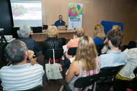 Julio Fraga pronuncia su conferencia "Andalucía en el teatro: del sentimiento trágico a la comedia sin estereotipos". Curso de Verano "El humor en las artes escénicas". Marbella. Julio de 2018