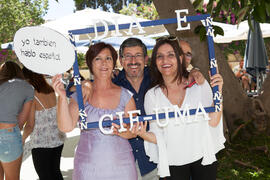 Profesores de CIE-UMA posando en la fiesta del Día del Español. Centro Internacional de Español de la Universidad de Málaga. Junio de 2016