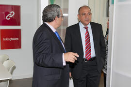 José Ángel Narváez y Rhadi Muhsin Al-Zubaidi en la inauguración de la Oficina de la Universidad de Sharjah, Emiratos Árabes. Jardín Botánico. Noviembre de 2015