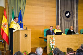 Imposición de la Medalla de Oro de la Universidad de Málaga a D. Antonio Díez de los Ríos. Rectorado. Junio de 2010