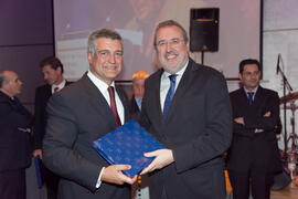 Entrega de regalo en la cena del 3º Congreso Internacional de Actividad Físico-Deportiva para Mayores de la Universidad de Málaga. Hotel Barceló Málaga. Marzo de 2009