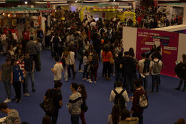 Estands de las facultades de Derecho y Medicina. Jornadas de Puertas Abiertas de la Universidad de Málaga. Complejo Polideportivo Universitario. Abril de 2015