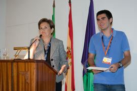 Entrega del primer premio a Martín Montilla. Entrega de premios en el Paraninfo de la Universidad de Málaga. Olimpiada Española de Economía, Fase Nacional. Junio de 2015