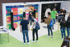 Estand del Vicerrectorado de Estudiantes. Jornadas de Puertas Abiertas de la Universidad de Málaga. Complejo Polideportivo Universitario. Abril de 2018