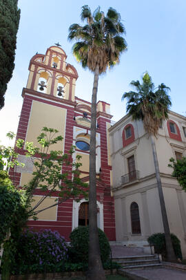 Fachada de la iglesia de San Agustín antes de la misa de Lunes Santo. Iglesia de San Agustín. Marzo de 2015