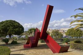 Escultura "6+1", de José Ignacio Díaz de Rábago. Facultad de Ciencias de la Educación y Psicología. Campus de Teatinos. Enero de 2022