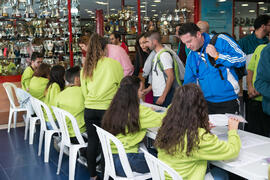 Recogida de diplomas. 7º Congreso Internacional de Actividad Física Deportiva para Mayores. Escuela Técnica Superior de Ingeniería de Telecomunicaciones y de Informática. Noviembre de 2017