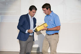 Entrega del premio al Mejor deportista Malagueño a Víctor Pastor. Gala del Deporte Universitario 2018. Escuela Técnica Superior de Ingeniería de Telecomunicaciones. Junio de 2018