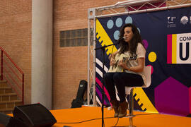 Concierto del III Certamen de Cantautores Destino UMA. Jornadas de Puertas Abiertas de la Universidad de Málaga. Complejo Polideportivo Universitario. Abril de 2015