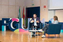Pere Estupinyà y Esther Luque. Conferencia "Dialogando", con Pere Estupinyà. Facultad de Ciencias. Octubre de 2018