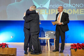 Entrega a Felipe Romera de la distinción "Oikonomos" de la Facultad de Ciencias Económicas y Empresariales de la Universidad de Málaga. Paraninfo. Diciembre de 2024