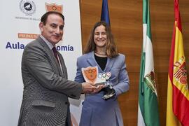 Entrega del Premio del Aula de Economía y Deporte de la Universidad de Málaga a Sarah Almagro Vallejo. Edificio del Rectorado. Febrero de 2024