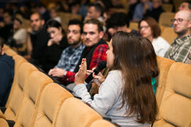Intervención del público. "Dialogando" con Marta Flich. Paraninfo. Noviembre de 2017