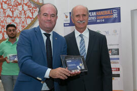 Kemal Tamer y Manuel Jesús Barón. Cena de gala con motivo del Campeonato Europeo Universitario de Balonmano. Antequera. Julio de 2017