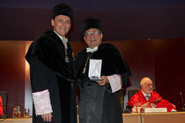 Entrega de la Medalla de Oro de la Universidad de Córdoba a la Universidad de Málaga. Córdoba. Junio de 2022