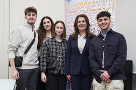 Foto de grupo tras la toma de posesión de Ana José Cisneros Ruiz como nueva decana de la Facultad de Ciencias Económicas y Empresariales de la Universidad de Málaga. Campus de El Ejido. Enero de 2025