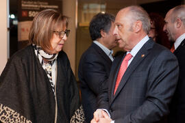 Adelaida de la Calle y Javier Ramírez durante la inauguración de la exposición "50 Años de la Facultad de Ciencias Económicas y Empresariales". Rectorado. Enero de 2015