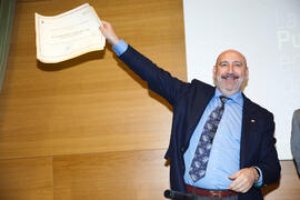 Nombramiento de D. Fernando Ocaña como Alumno de Honor de Facultad de Ciencias Económicas y Empresariales de la Universidad de Málaga. Rectorado. Marzo de 2009