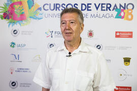 Manuel Delgado Cabeza en photocall. Curso "Un siglo de la Asamblea de Ronda". Cursos de Verano de la Universidad de Málaga. Ronda. Julio de 2018