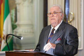 Eugenio Chicano en su nombrabiento como miembro de la Real Academia de Bellas Artes de San Telmo. Salón de los Espejos, Ayuntamiento de Málaga. Septiembre de 2016