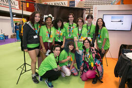 Alumnas de Bellas Artes. Jornadas de Puertas Abiertas de la Universidad de Málaga. Complejo Polideportivo Universitario. Abril de 2018
