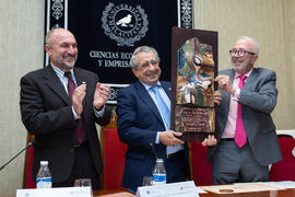 Nombramiento de José Sánchez Maldonado como Alumno de Honor de la Facultad de Ciencias Económicas y Empresariales. Facultad de Ciencias Económicas y Empresariales. Diciembre de 2019