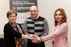 Firma del convenio para la organización de la Fase Nacional de la Olimpiada Española de Economía. Facultad de Ciencias Económicas y Empresariales. Marzo de 2015