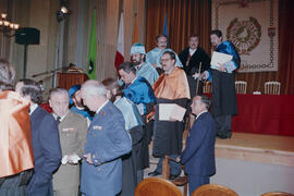 Investidura como Doctores "Honoris Causa" de D. Manuel Albar y D.ª Marjorice Grice-Hutchinson por la Universidad de Málaga. Teatro María Cristina. Enero de 1992