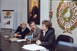 Firma del convenio Los Reporteros de la Universidad de Málaga con Canal Sur. 1993