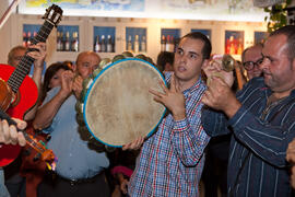 Fiesta posterior a la entrega de la Medalla de la Ciudad y del título de Hijo Predilecto a Eugenio Chicano. Ayuntamiento de Málaga. Octubre de 2014
