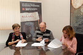 Firma del convenio para la organización de la Fase Nacional de la Olimpiada Española de Economía. Facultad de Ciencias Económicas y Empresariales. Marzo de 2015