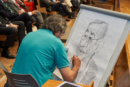 Idígoras dibuja a Pablo Hernández de Cos durante su conferencia en la Facultad de Ciencias Económicas y Empresariales de la Universidad de Málaga. Paraninfo. Octubre de 2022