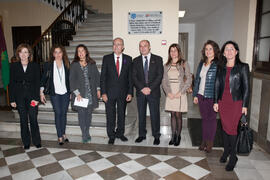 Foto de grupo tras la inauguración de la exposición "Málaga, 50 años de la Facultad de Económicas" en el Archivo Municipal. Archivo Municipal. Noviembre de 2015