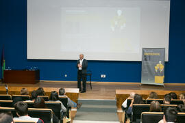 Eugenio José Luque presenta la conferencia de David Meca "Gestión del talento". Seminario "Emprende 21". Paraninfo. Noviembre de 2017
