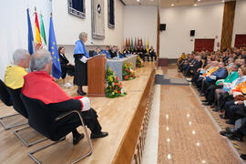 Adelaida de la Calle en su imposición de la Medalla de Oro de la Universidad de Málaga. Paraninfo. Mayo de 2016