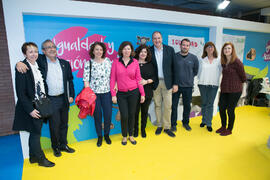 Foto de grupo en el estand de Igualdad y Acción Social en las Jornadas de Puertas Abiertas de la Universidad de Málaga. Complejo Polideportivo Universitario. Marzo de 2017