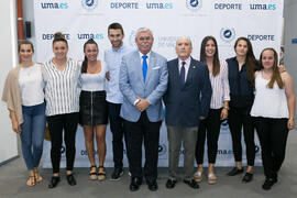 Foto de grupo previo a la Gala del Deporte Universitario 2018. Escuela Técnica Superior de Ingeniería de Telecomunicaciones. Junio de 2018