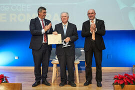 Entrega a Felipe Romera de la distinción "Oikonomos" de la Facultad de Ciencias Económicas y Empresariales de la Universidad de Málaga. Paraninfo. Diciembre de 2024