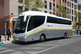 Autobús. Salida desde el Campus de El Ejido. Aventura Amazonia Marbella. Olimpiada Española de Economía, Fase Nacional. Calle Miguel Bueno Lara. Málaga. Junio de 2015